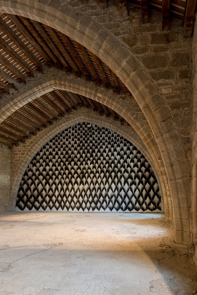 Lagrasse, Pyrénées postmodernNarbonneFire art