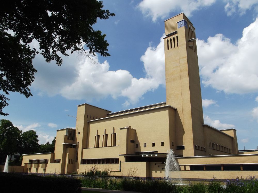 Frank Lloyd wright Dudok hilversum modernism Norwich 