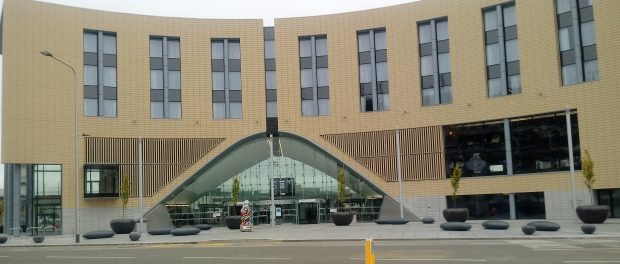 Dundee, railway station, victoria and Albert