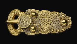 Purse buckle, gold, c 6th century, Sutton Hoo, Suffolk, British Museum.