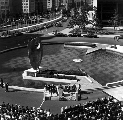 Barbara Hepworth, Single Form, 1961-64, bronze 300cm, New York..Hepworth speaking at the unveiling in June 1964.