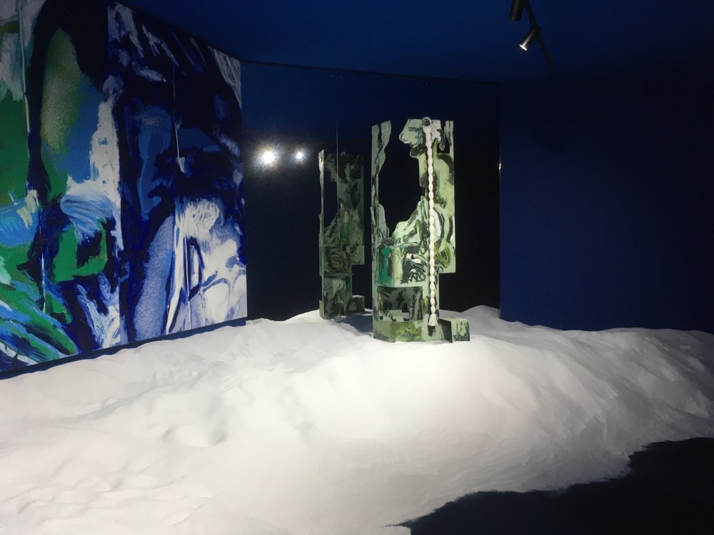 Donna Huanca, Cueva de Copal, 2022, mixed media, white sand, audible sound and fragrance, Arnolfini, Bristol.