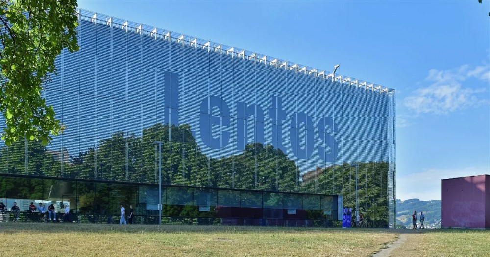 The Lentos Arts Museum, Weber and Hofer, 2003, Linz, Austria.