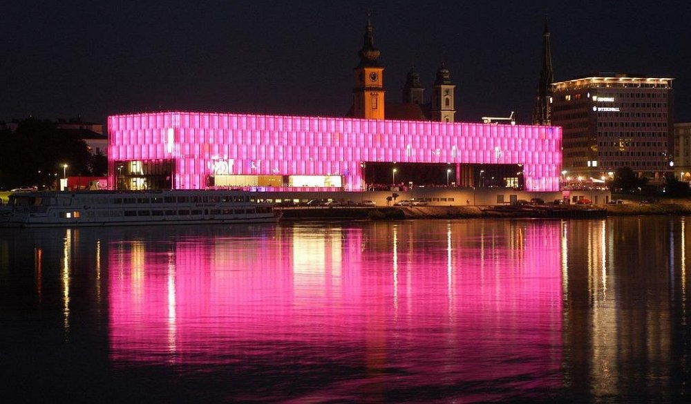 The Lentos Arts Museum by night, Weber and Hofer, 2003, Linz, Austria.